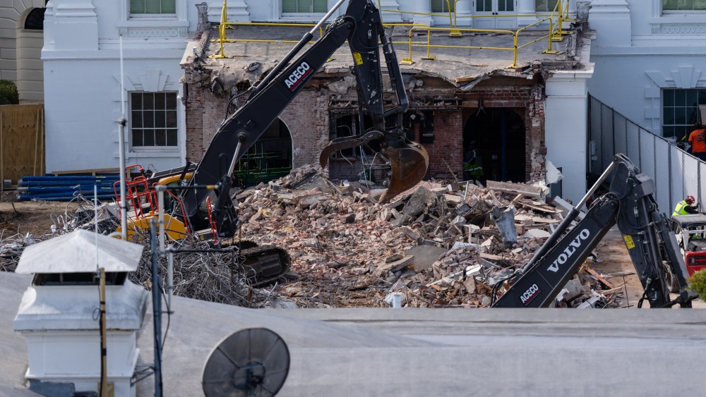 Washington Post Stands by Trump’s Decision to Dismantle the White House East Wing – Mirror Brief