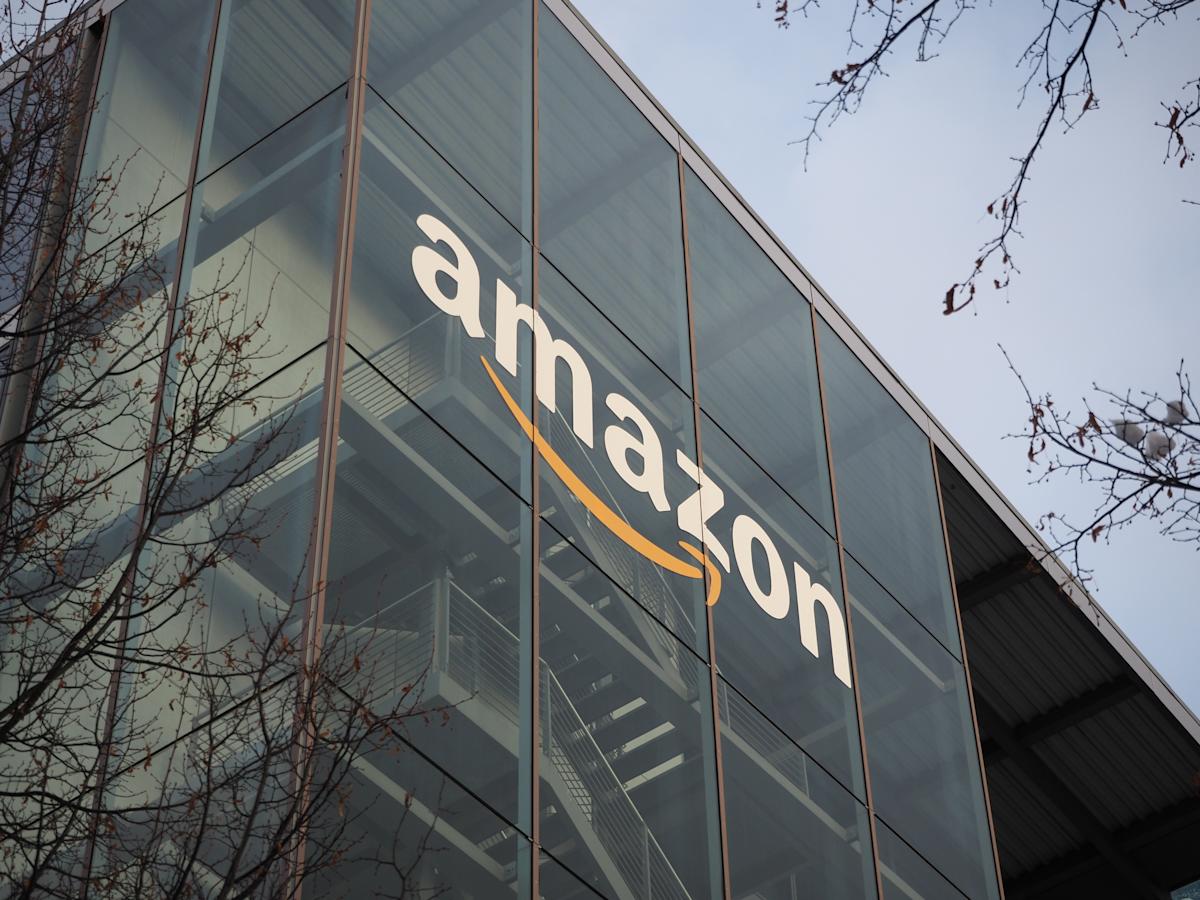 Amazon Reduces Workforce by 14,000 in Deeper Integration of AI – Mirror Brief